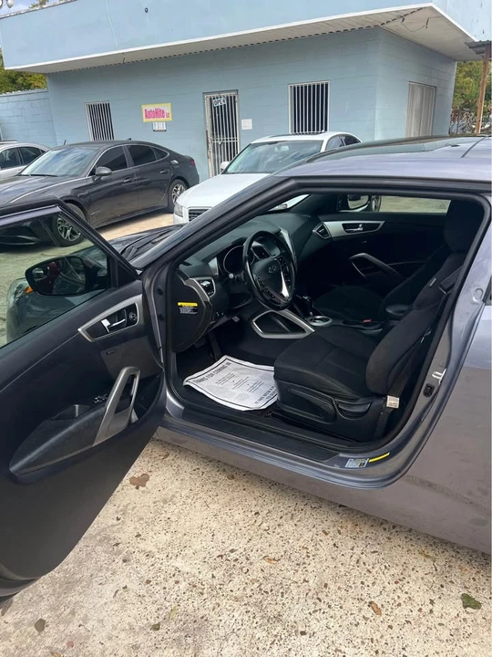 2017 Hyundai Veloster - Image 6 of 10