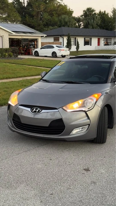 2017 Hyundai Veloster - Image 2 of 16