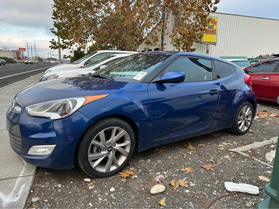 2017 Hyundai Veloster - Image 2 of 8