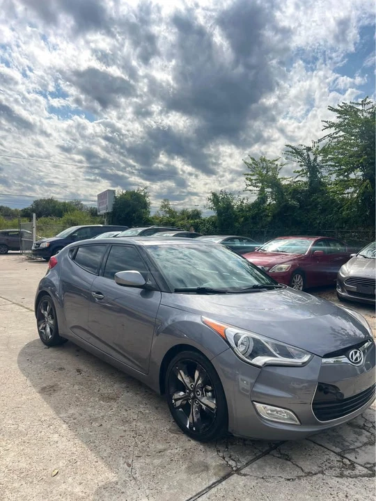 2017 Hyundai Veloster - Image 2 of 10