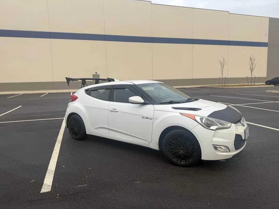 2017 Hyundai Veloster - Image 2 of 9