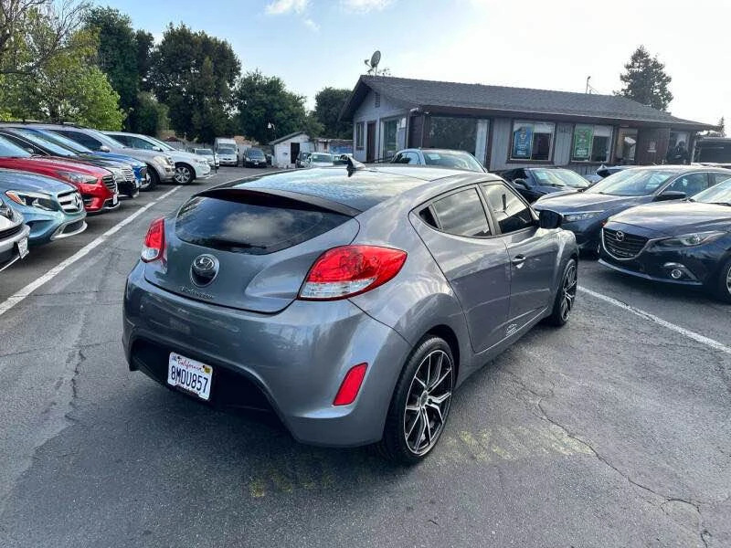 2017 Hyundai Veloster - Image 4 of 9