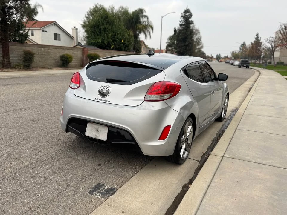 2017 Hyundai Veloster - Image 4 of 11