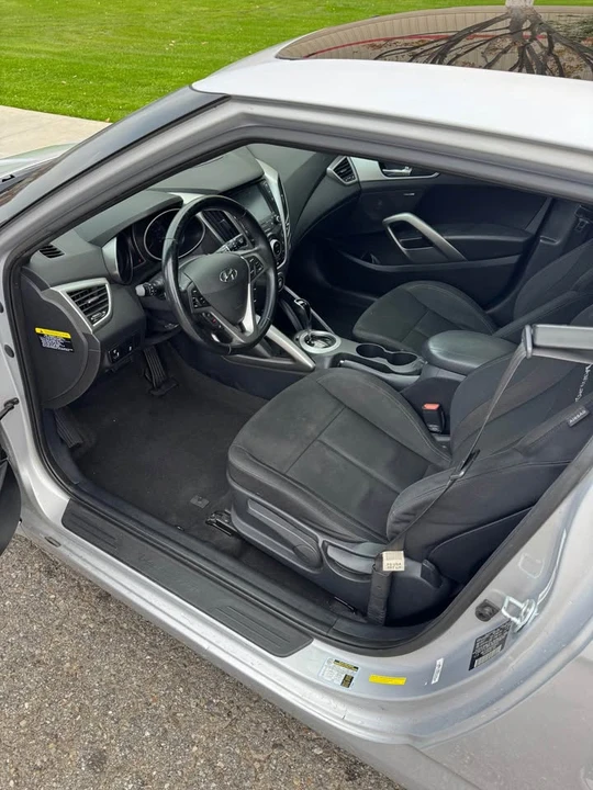 2017 Hyundai Veloster - Image 7 of 11