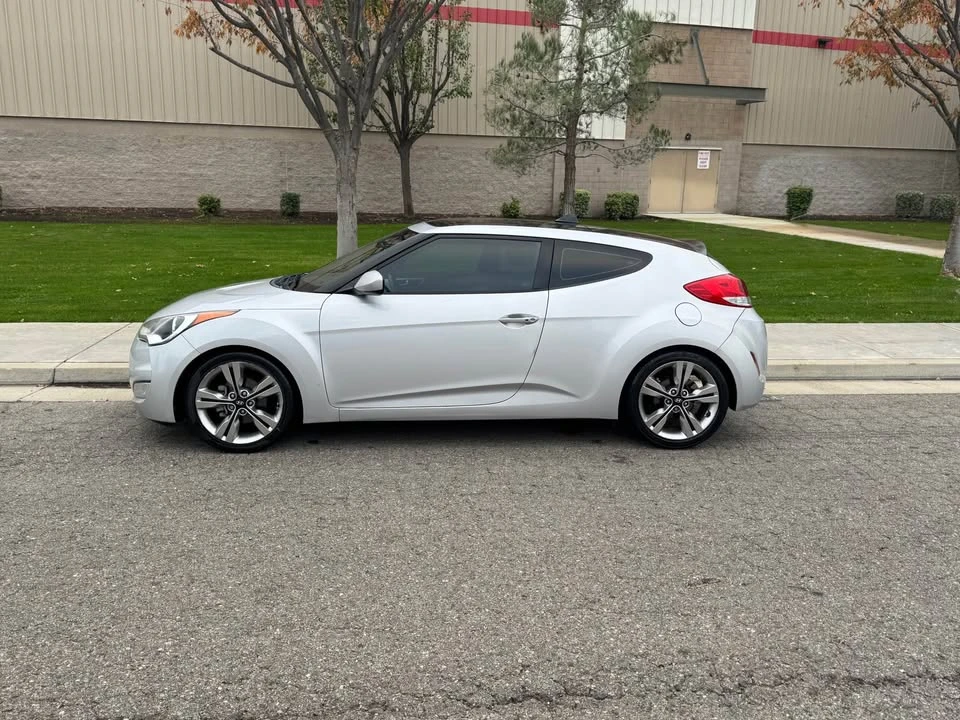 2017 Hyundai Veloster - Image 2 of 11