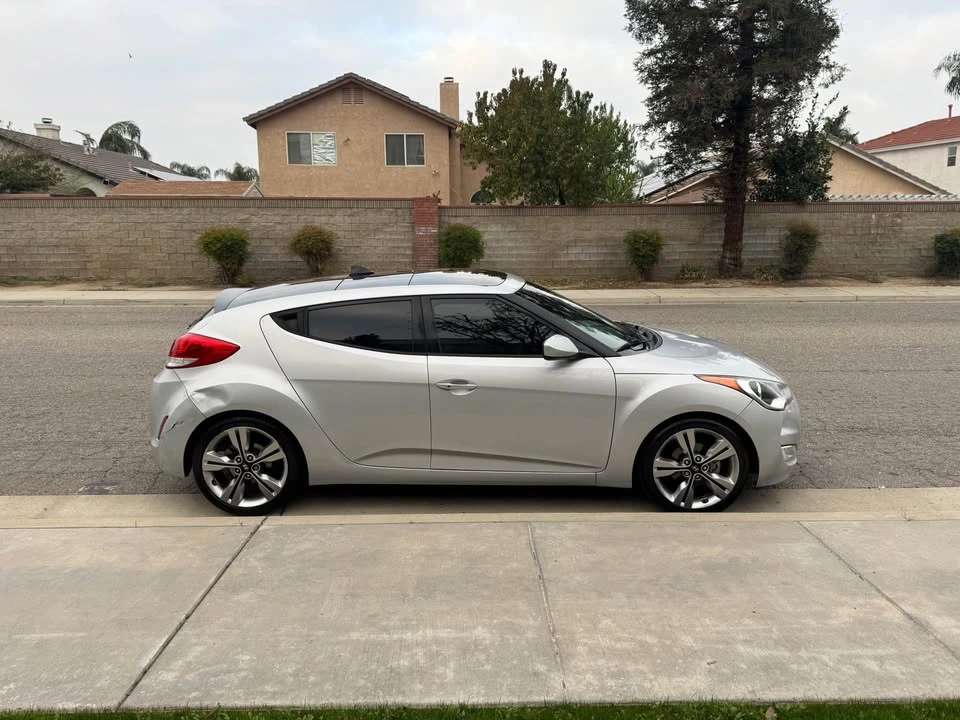 2017 Hyundai Veloster - Image 5 of 11