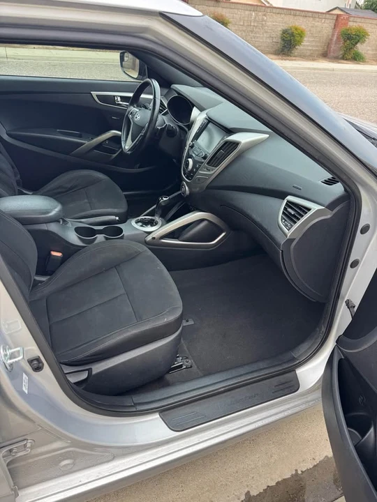 2017 Hyundai Veloster - Image 9 of 11