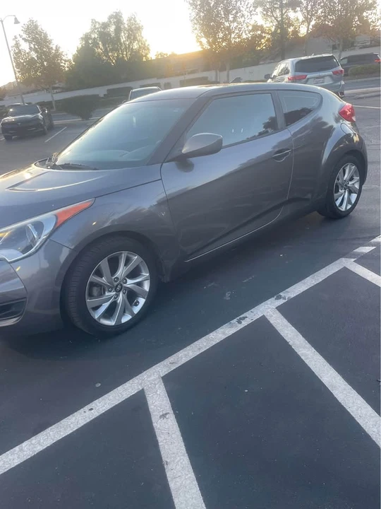 2017 Hyundai Veloster - Image 10 of 12