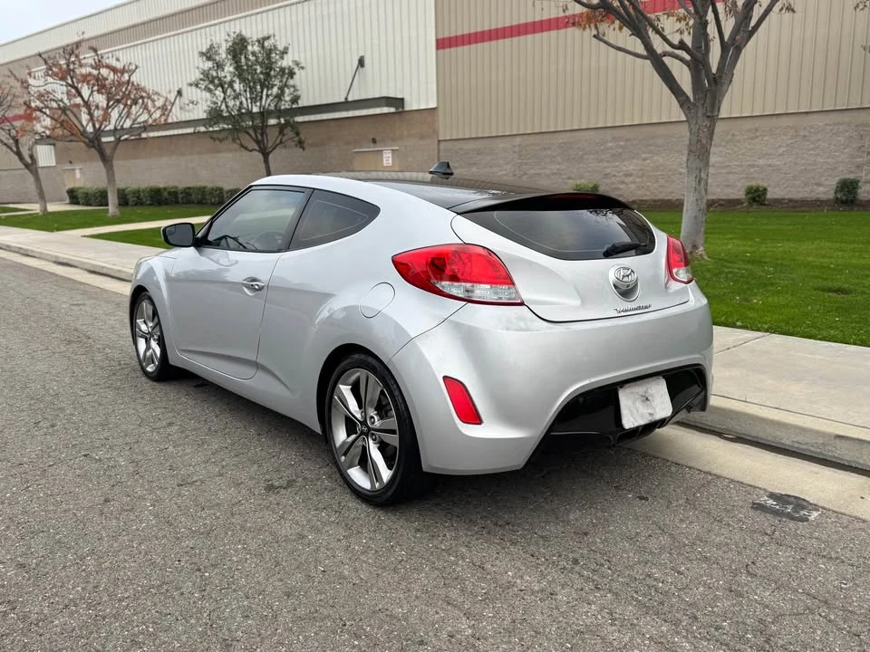 2017 Hyundai Veloster - Image 3 of 11