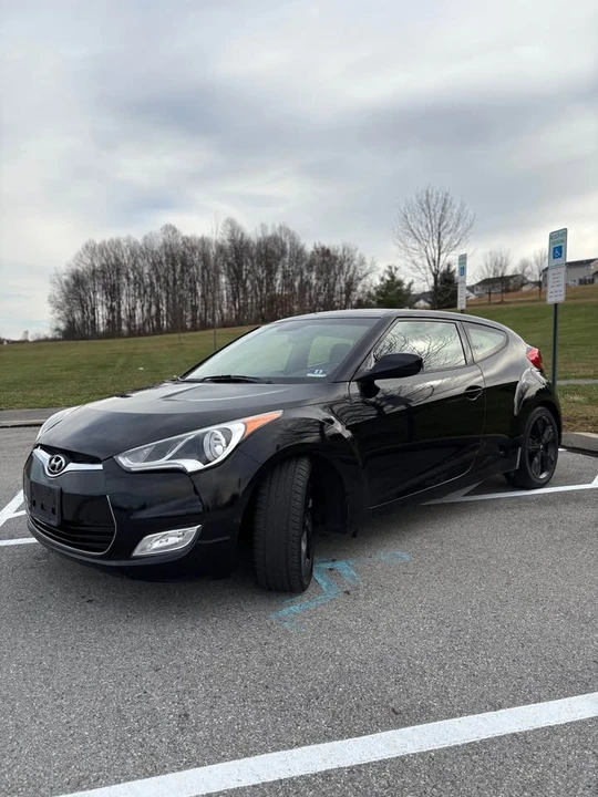 2017 Hyundai Veloster - Image 2 of 14