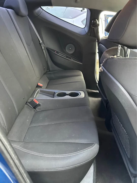 2017 Hyundai Veloster - Image 4 of 8
