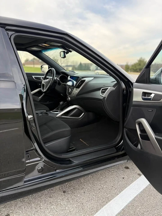 2017 Hyundai Veloster - Image 10 of 14