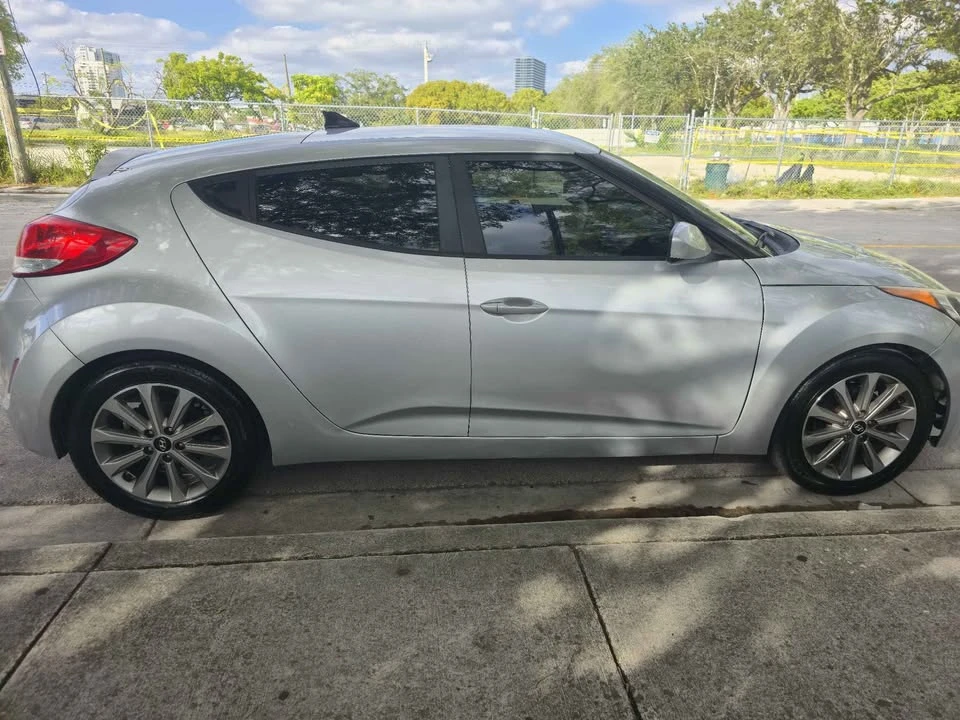2017 Hyundai Veloster - Image 9 of 11