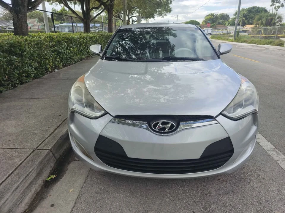 2017 Hyundai Veloster - Image 2 of 11