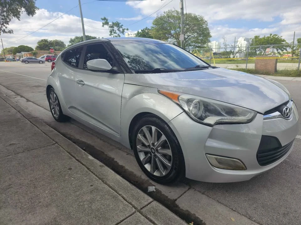 2017 Hyundai Veloster - Image 4 of 11