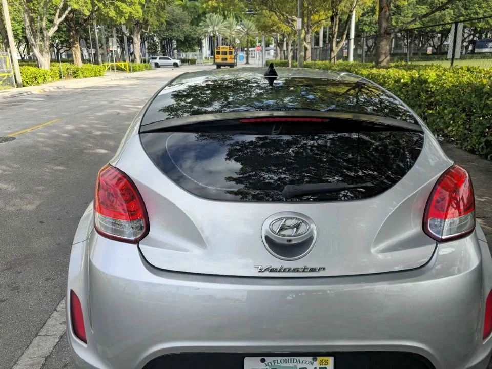 2017 Hyundai Veloster - Image 6 of 11