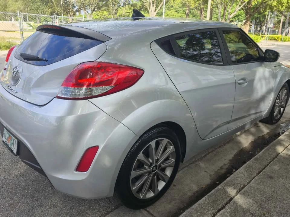 2017 Hyundai Veloster - Image 5 of 11