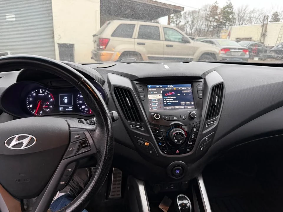 2017 Hyundai Veloster - Image 10 of 14