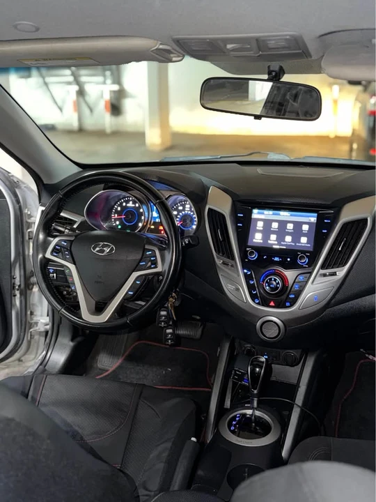 2017 Hyundai Veloster - Image 9 of 13