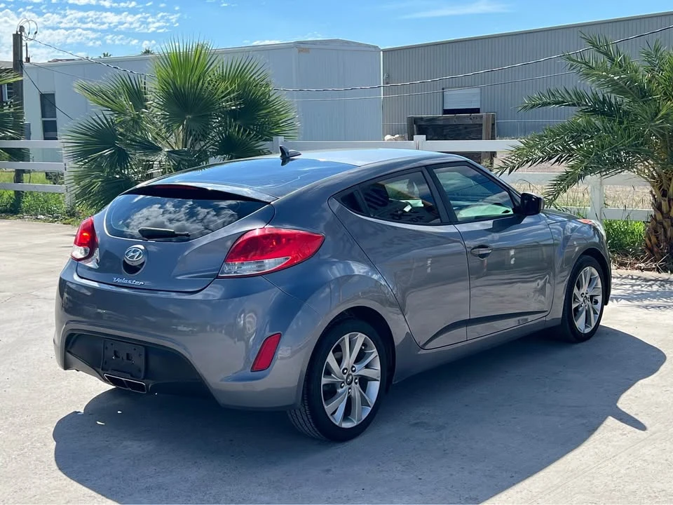 2017 Hyundai Veloster - Image 7 of 17