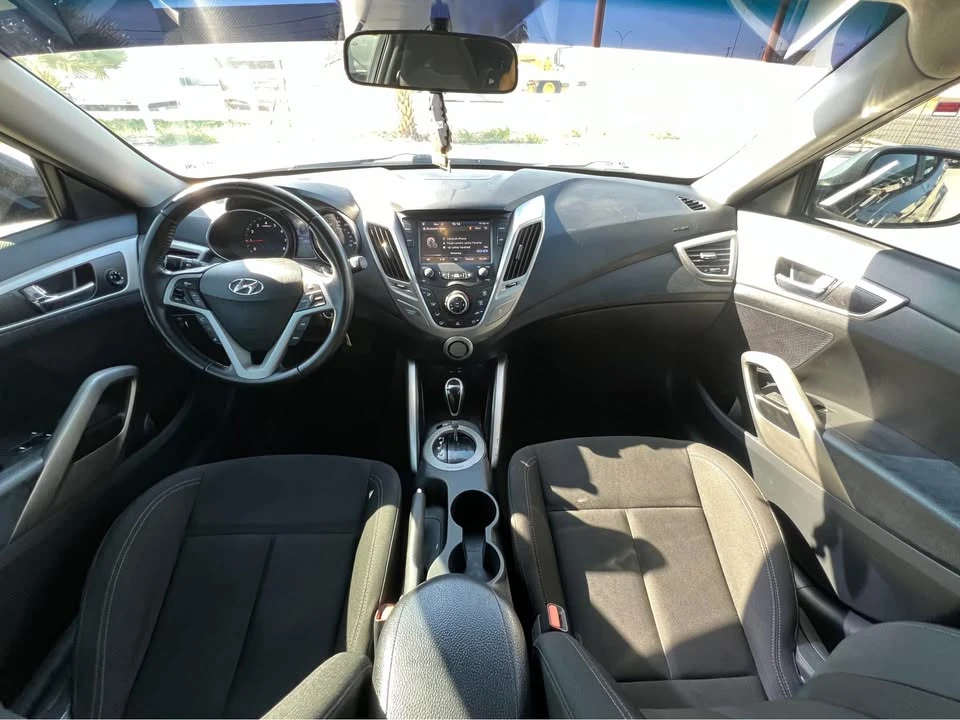 2017 Hyundai Veloster - Image 13 of 17