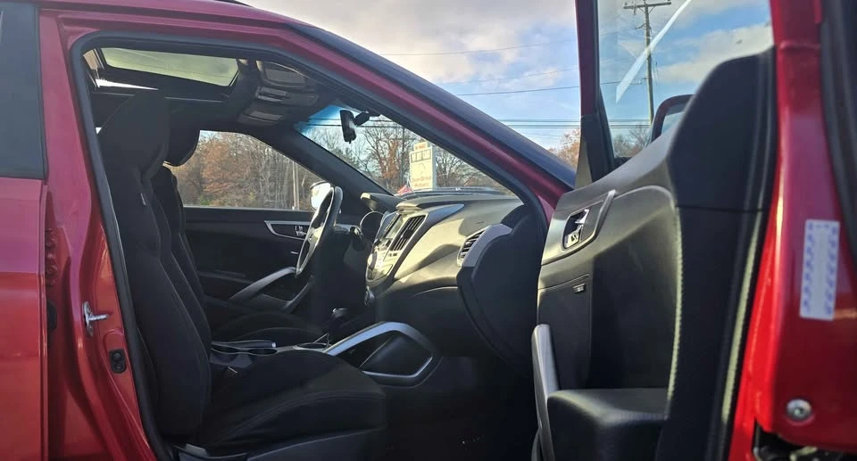 2017 Hyundai Veloster - Image 14 of 19