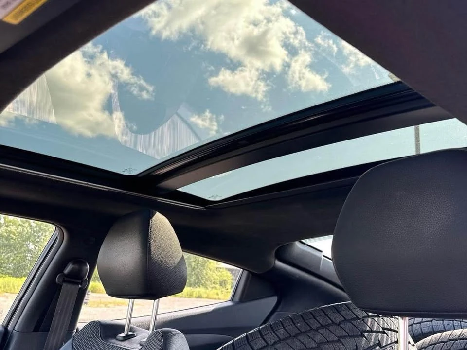 2017 Hyundai Veloster - Image 2 of 5