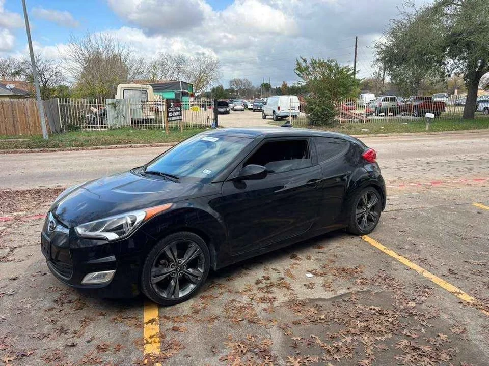 2017 Hyundai Veloster - Image 2 of 7