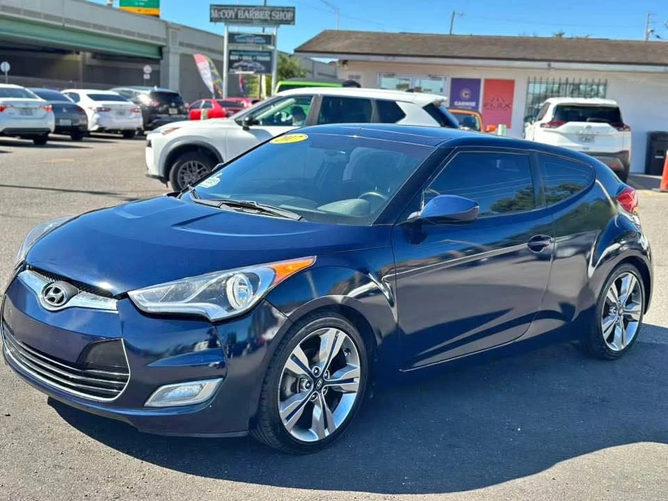 2017 Hyundai Veloster - Image 2 of 18