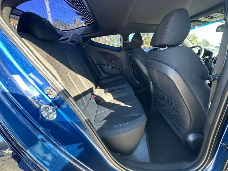 2017 Hyundai Veloster - Image 11 of 18
