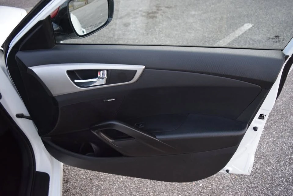 2017 Hyundai Veloster - Image 15 of 16