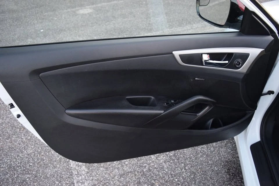 2017 Hyundai Veloster - Image 10 of 16