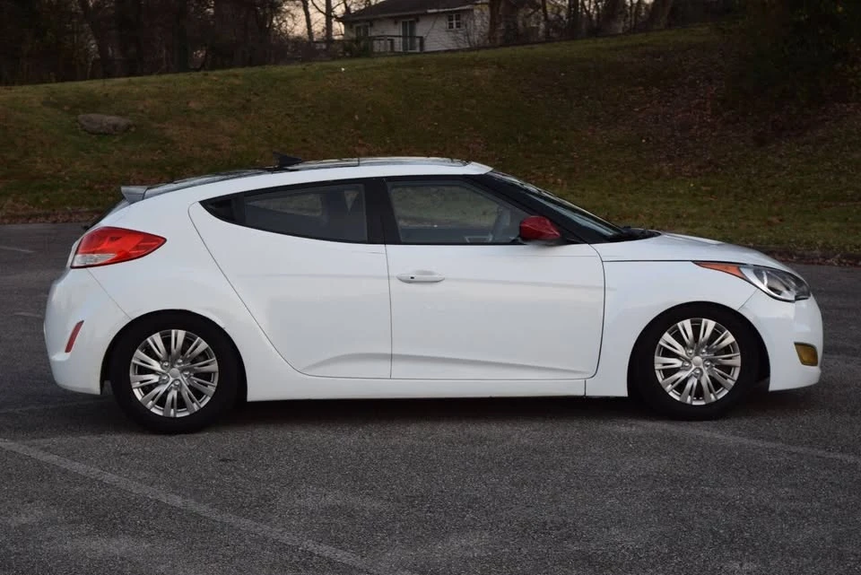 2017 Hyundai Veloster - Image 8 of 16