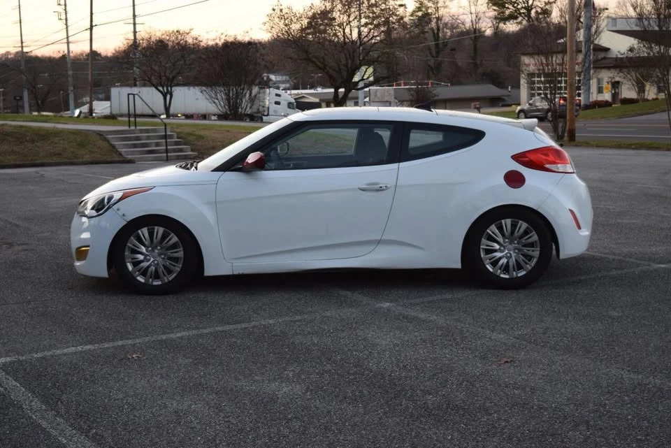 2017 Hyundai Veloster - Image 4 of 16