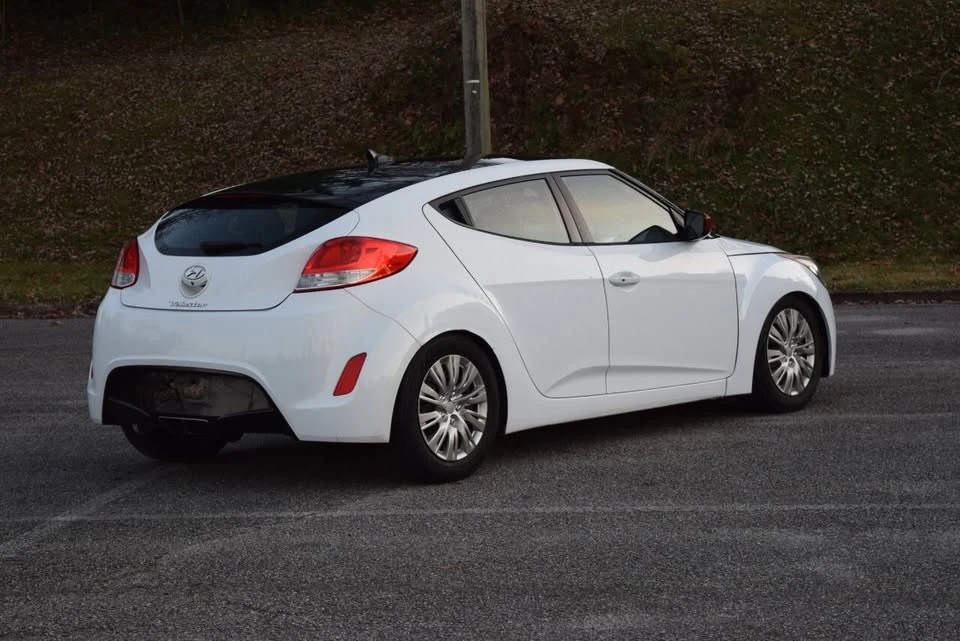 2017 Hyundai Veloster - Image 7 of 16