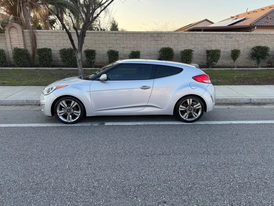2017 Hyundai Veloster - Image 3 of 10