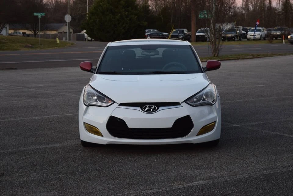 2017 Hyundai Veloster - Image 2 of 16