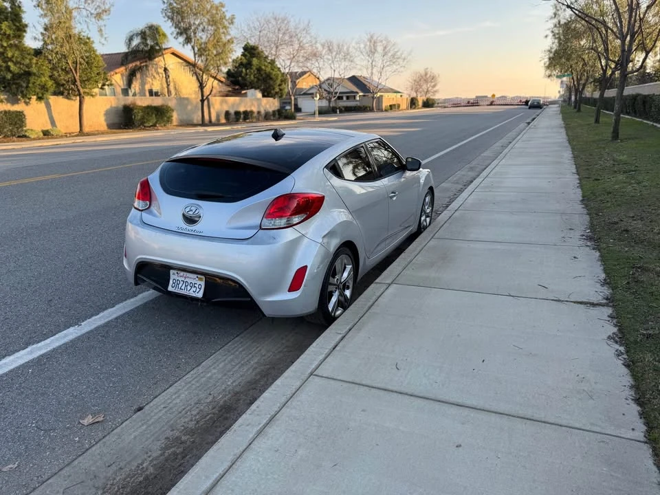 2017 Hyundai Veloster - Image 6 of 10