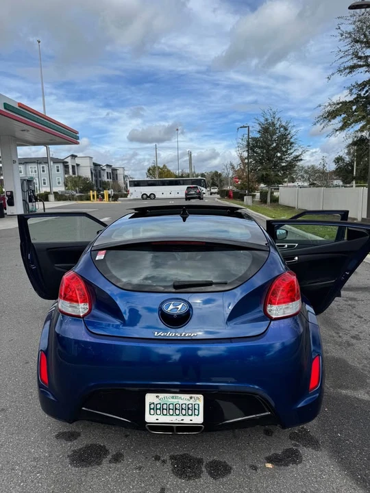 2017 Hyundai Veloster - Image 8 of 12