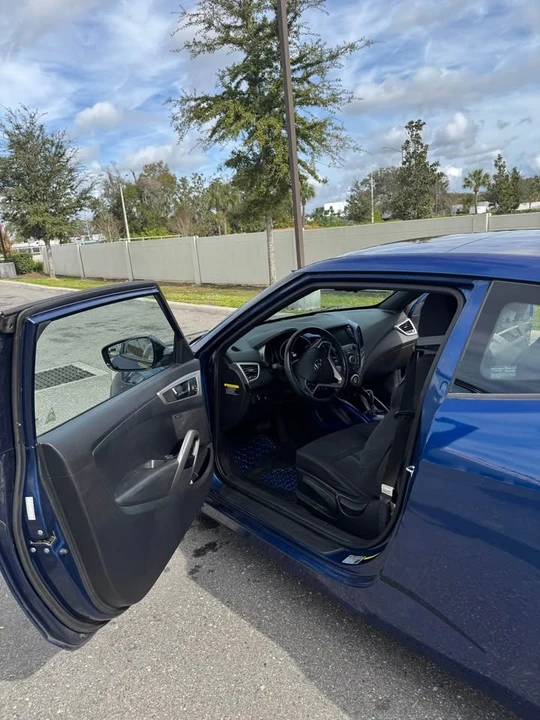 2017 Hyundai Veloster - Image 9 of 12