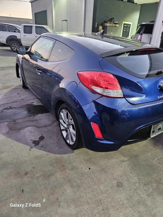 2017 Hyundai Veloster - Image 4 of 6