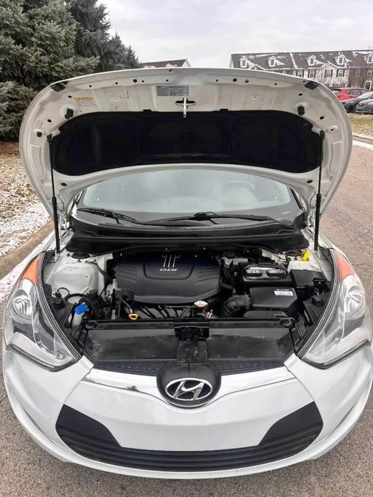 2017 Hyundai Veloster - Image 8 of 18