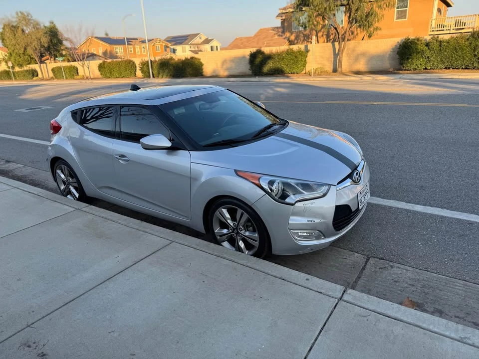 2017 Hyundai Veloster - Image 8 of 10