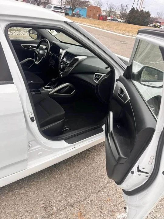 2017 Hyundai Veloster - Image 13 of 18