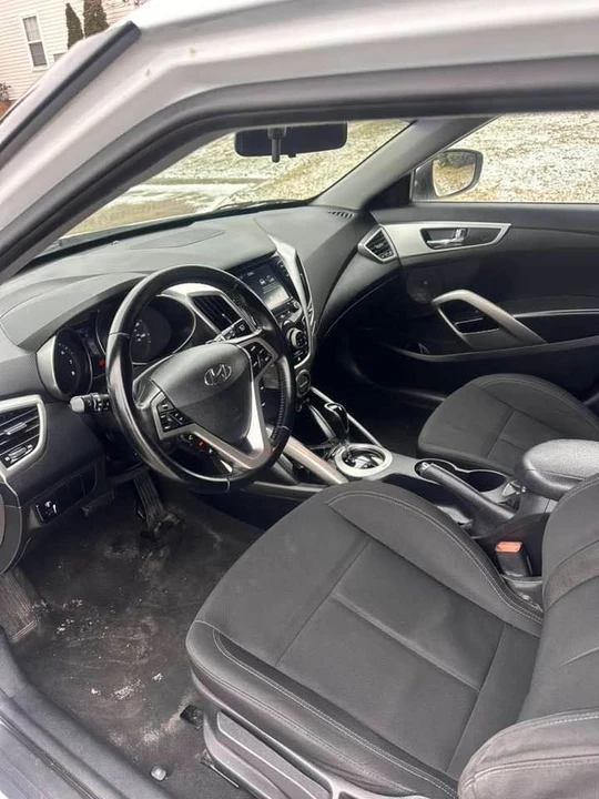 2017 Hyundai Veloster - Image 9 of 18