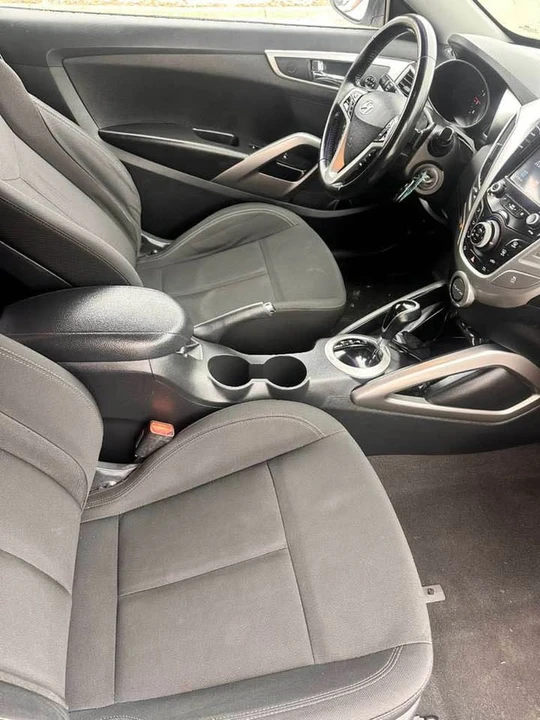 2017 Hyundai Veloster - Image 11 of 18