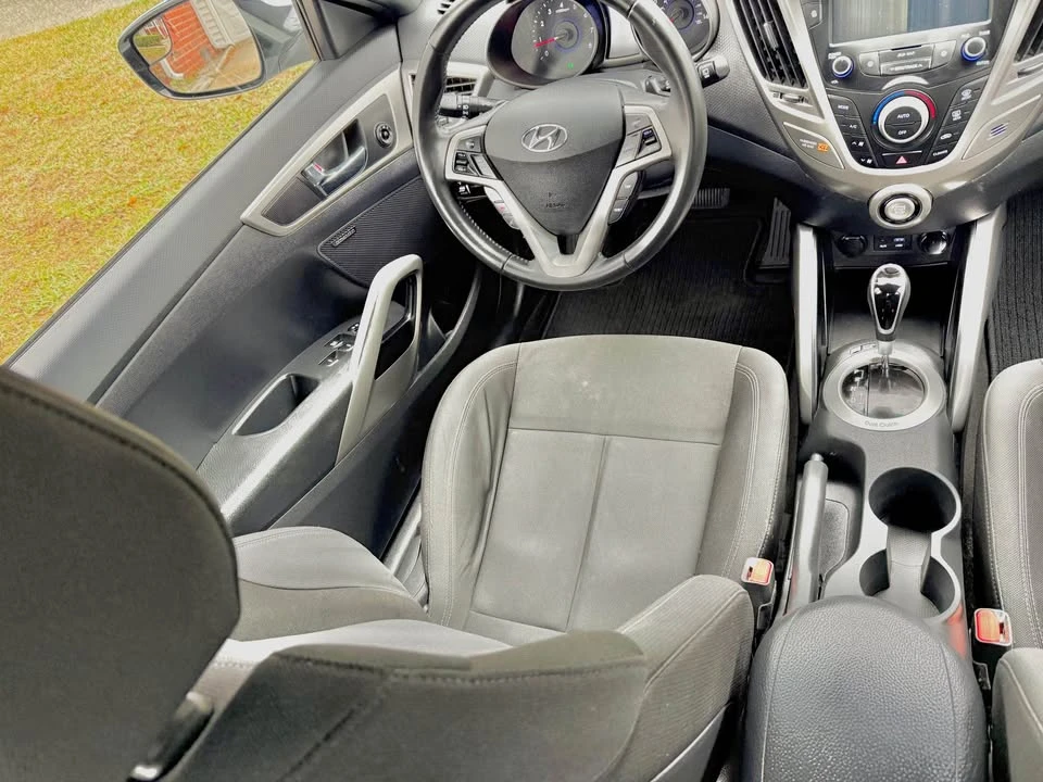 2017 Hyundai Veloster - Image 10 of 17