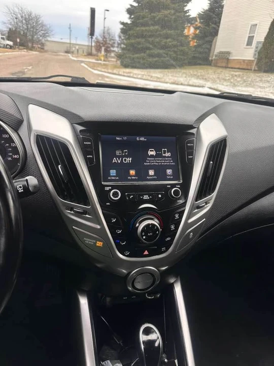 2017 Hyundai Veloster - Image 12 of 18