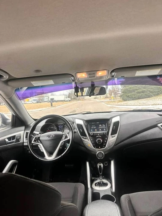 2017 Hyundai Veloster - Image 17 of 18