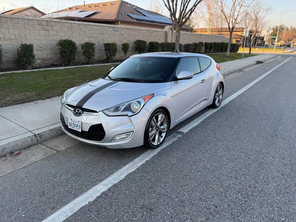 2017 Hyundai Veloster - Image 2 of 10